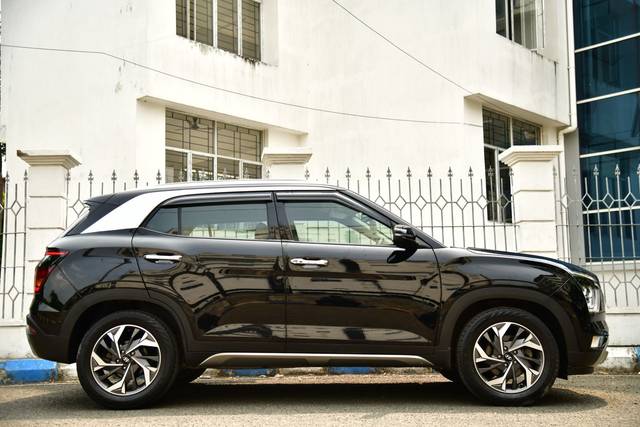 https://images10.gaadi.com/usedcar_image/4536481/original/f1cf9390a156f91d9aee1b005a0a6d4c.jpg?imwidth=6401