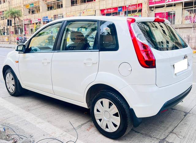 https://images10.gaadi.com/usedcar_image/4536490/original/processed_c7c20837cce01ee0cc7cb5e64ec65633.jpg?imwidth=6401