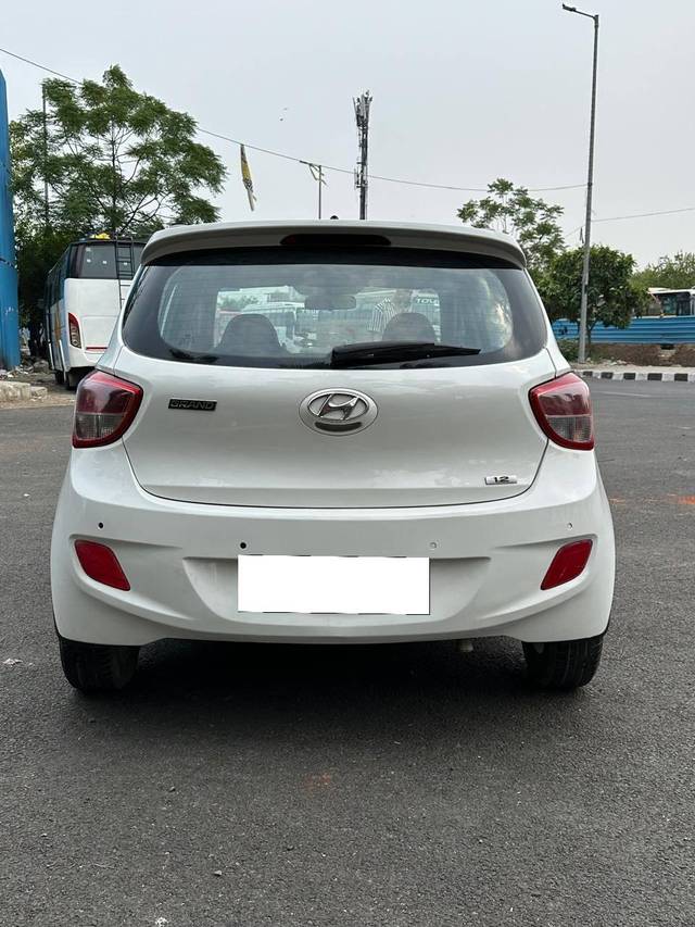 https://images10.gaadi.com/usedcar_image/4536514/original/processed_19d3f27d0693d896758a33a4f5589c6b.jpg?imwidth=6401