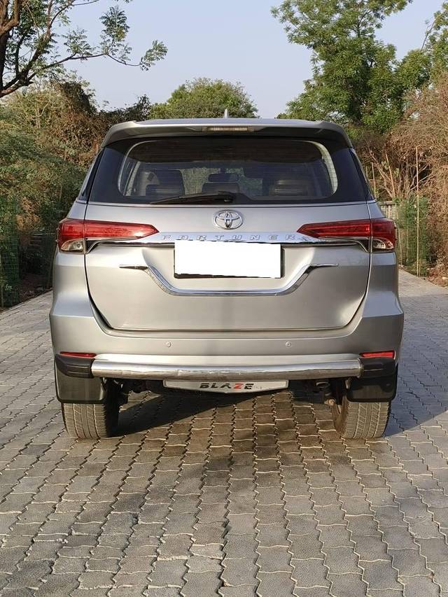 https://images10.gaadi.com/usedcar_image/4536526/original/processed_2265765e96948145d9212b03dfb0e0e3.jpg?imwidth=6402
