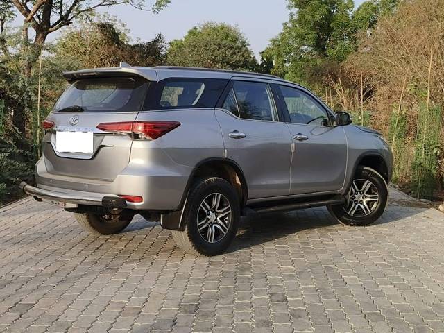 https://images10.gaadi.com/usedcar_image/4536526/original/processed_34389005808d0a274e98219353e48544.jpg?imwidth=6401