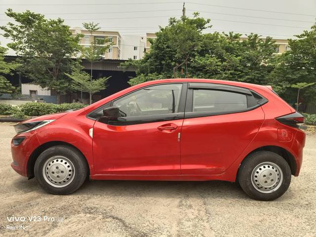 https://images10.gaadi.com/usedcar_image/4536548/original/processed_0990b35ee4681a42c98fcb4de010f695.jpg?imwidth=6402