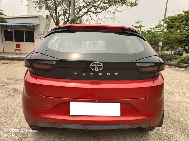 https://images10.gaadi.com/usedcar_image/4536548/original/processed_d223240738c6eeeb0ffe932cb9973c46.jpg?imwidth=6401