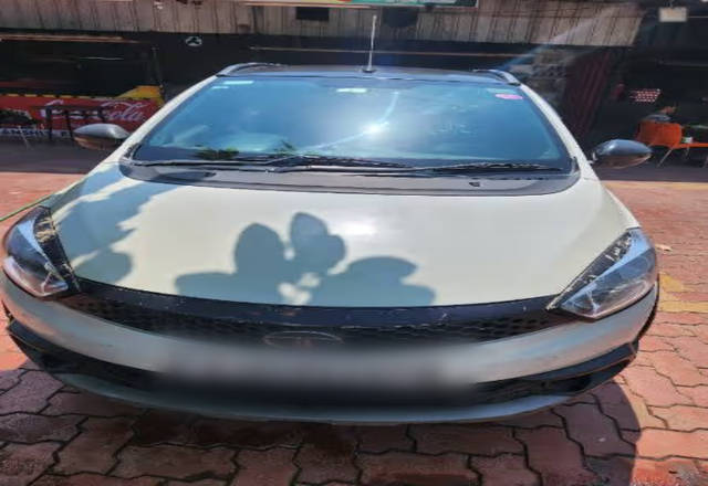 https://images10.gaadi.com/usedcar_image/4536588/original/7db8542b-be4a-4a9a-af51-a01b98c70c92.?imwidth=6400