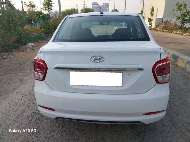 https://images10.gaadi.com/usedcar_image/4536608/original/processed_8cbaf559afa31e850cc115337e660d87.jpg?imwidth=6402