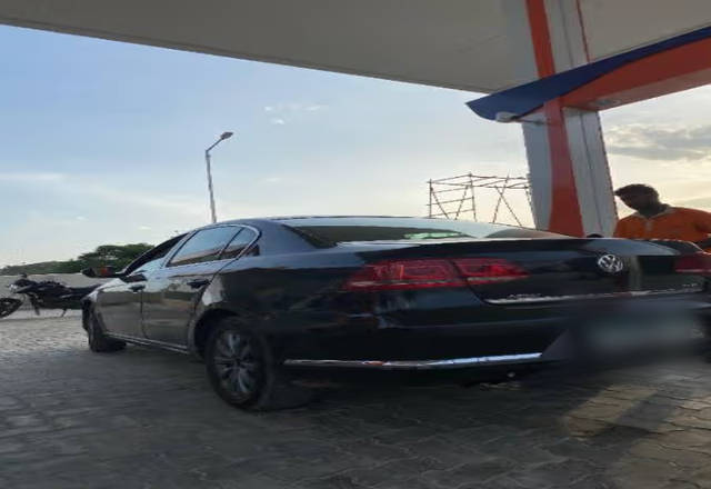 https://images10.gaadi.com/usedcar_image/4536614/original/96a82cb2-1741-49d6-b43e-9b16130e0fab.?imwidth=6402