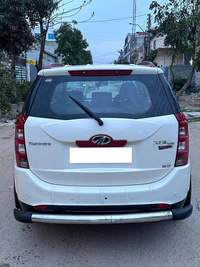 https://images10.gaadi.com/usedcar_image/4536616/original/processed_a957bcae3651da9e059d7f7756b42e89.jpeg?imwidth=6401