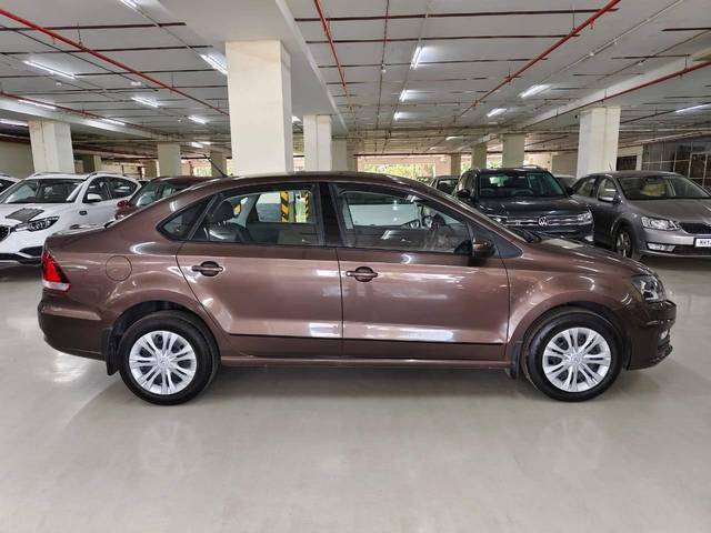 https://images10.gaadi.com/usedcar_image/4536617/original/processed_738ecbced90410773f82ff68dae33b1c.jpg?imwidth=6401