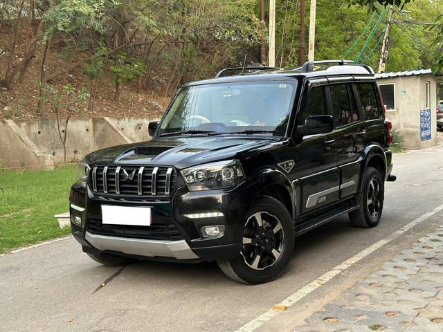 https://images10.gaadi.com/usedcar_image/4536621/original/processed_03c4bd62d84ce4e5cf254bda4583abab.jpg?imwidth=6402