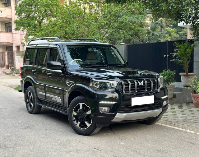 https://images10.gaadi.com/usedcar_image/4536621/original/processed_eaea63a55f3931c6487b7fa12603c246.jpg?imwidth=6400