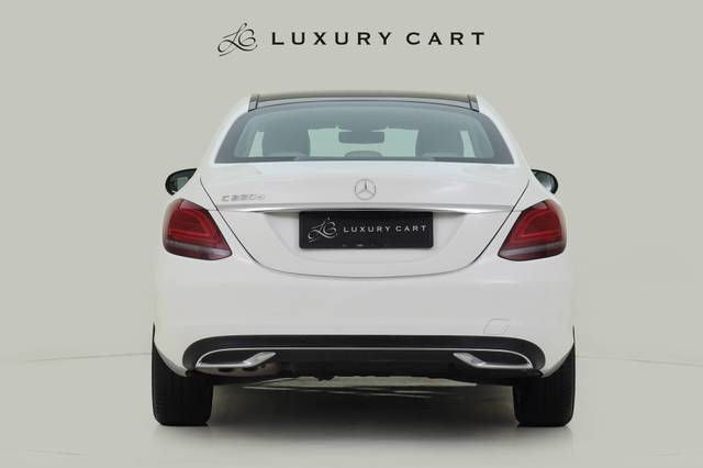https://images10.gaadi.com/usedcar_image/4536632/original/processed_73b133ab40ea72eb2653817859398091.jpg?imwidth=6402