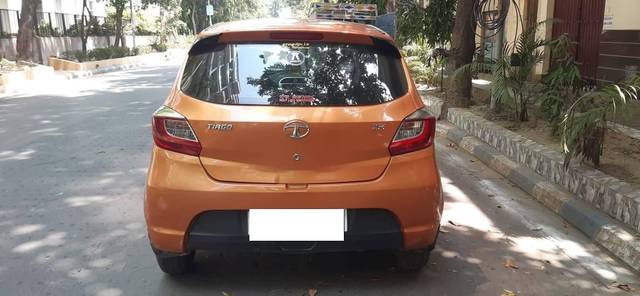 https://images10.gaadi.com/usedcar_image/4536635/original/processed_27c05e70d24bbd5f53890a659f70ca17.jpg?imwidth=6402