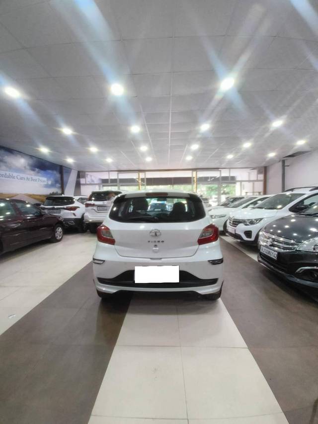 https://images10.gaadi.com/usedcar_image/4536637/original/processed_5eff1945913778445da216c123b172dd.jpg?imwidth=6401