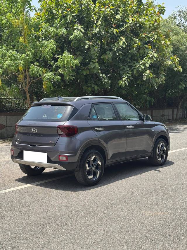 https://images10.gaadi.com/usedcar_image/4536643/original/processed_5d43306f44b823cff0a76ddfe0a1ff43.jpg?imwidth=6402