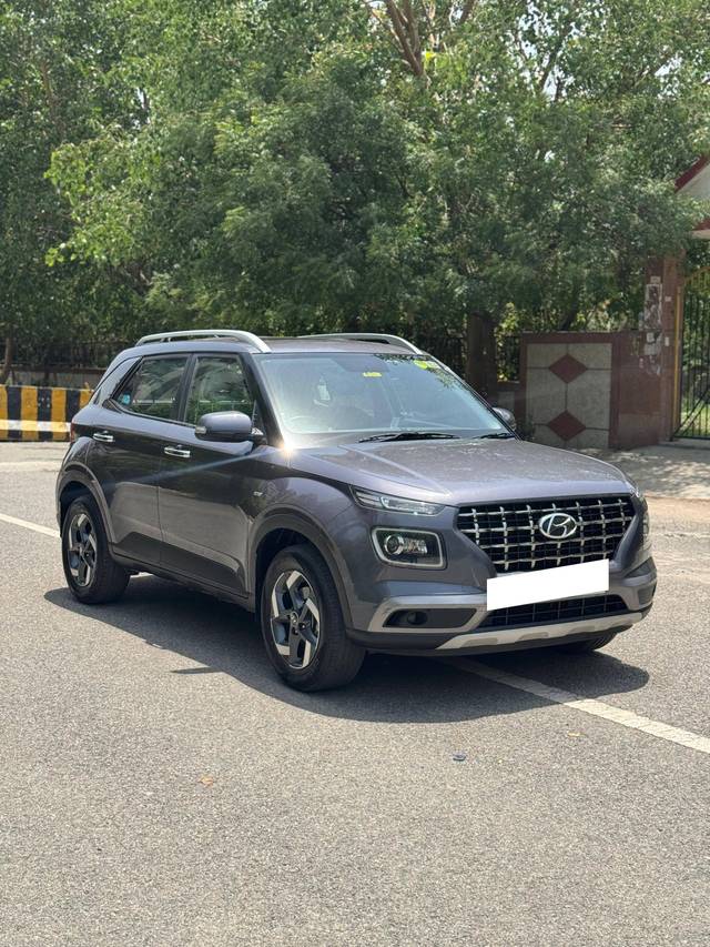 https://images10.gaadi.com/usedcar_image/4536643/original/processed_daf3e2e6cc073f3c649acfb851b2b9a1.jpg?imwidth=6400
