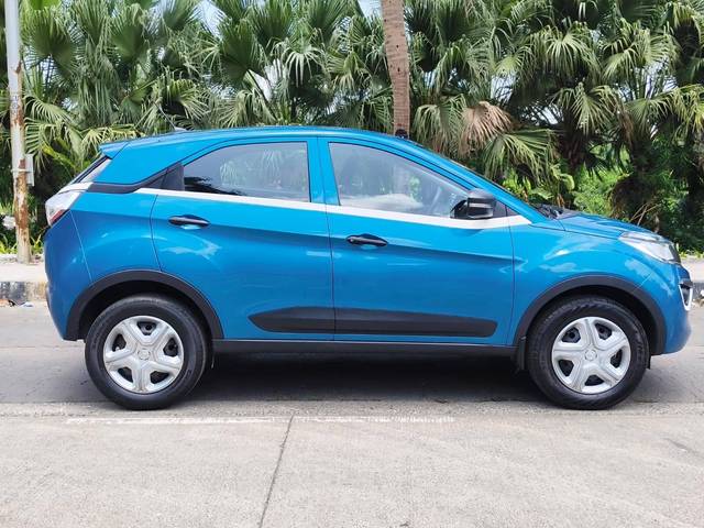 https://images10.gaadi.com/usedcar_image/4536657/original/processed_a90365ef9f711e084b66b0fbc65effbd.jpg?imwidth=6401