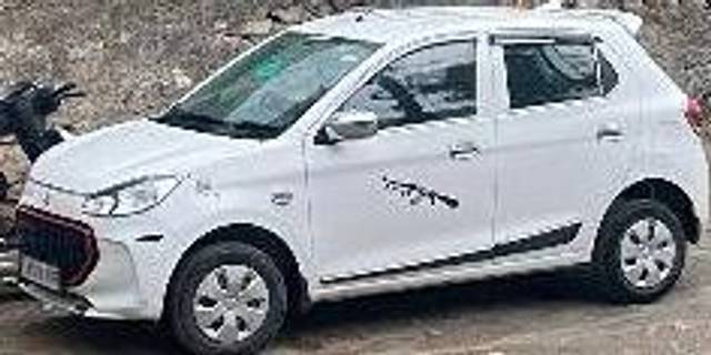 https://images10.gaadi.com/usedcar_image/4536659/original/processed_d6a5d1d6-c8cd-4279-87aa-60423d8e0f6d.jpeg?imwidth=6402