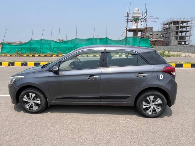 https://images10.gaadi.com/usedcar_image/4536666/original/processed_ca36ffd8472cf99062150f57d99c85c0.jpg?imwidth=6402