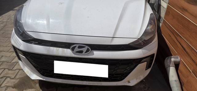 https://images10.gaadi.com/usedcar_image/4536717/original/processed_31aecf07-8166-448a-abec-db4a31918332.jpg?imwidth=6401