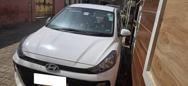 https://images10.gaadi.com/usedcar_image/4536717/original/processed_aec8cd08-95b7-4814-bc26-4efeea51e20c.jpg?imwidth=6402