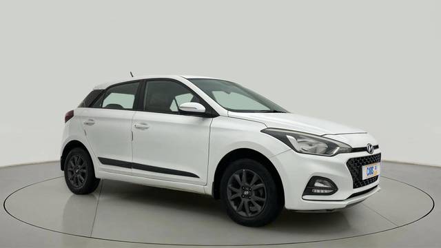 https://images10.gaadi.com/usedcar_image/4536734/original/13dbaf57fae0dd2da36b02bf43ed39f8.jpg?imwidth=6400