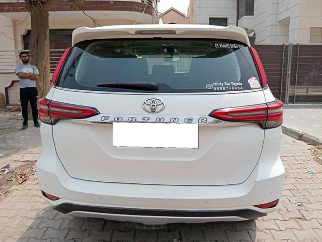 https://images10.gaadi.com/usedcar_image/4536740/original/processed_26188522104c43608086517cbb8f8199.jpg?imwidth=6401
