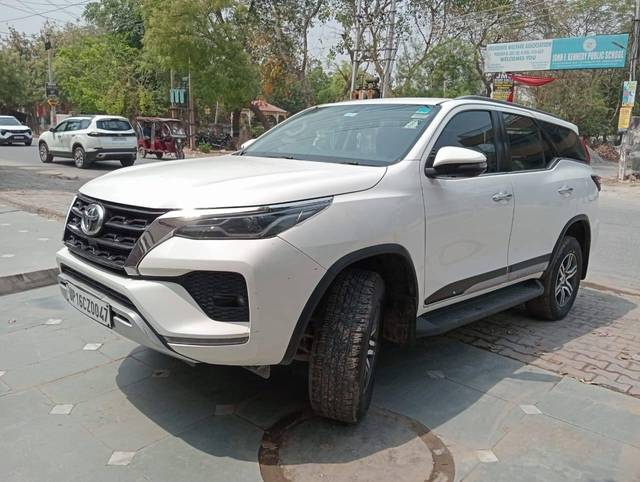 https://images10.gaadi.com/usedcar_image/4536740/original/processed_f55d6dc7d2f75ab44b8f82b28f7c4bad.jpg?imwidth=6402