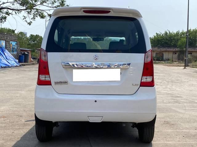 https://images10.gaadi.com/usedcar_image/4536745/original/processed_616f12482ad284d5dba06a8c85e21fe6.jpg?imwidth=6402