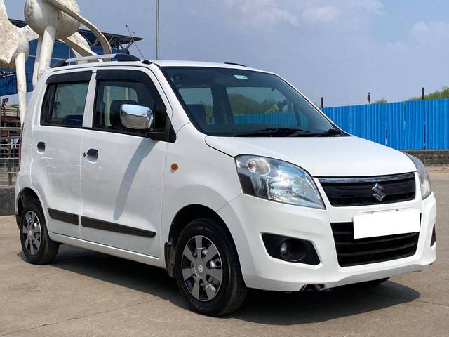 https://images10.gaadi.com/usedcar_image/4536745/original/processed_b7645b52fae549fbb5d872c086ad306c.jpg?imwidth=6400