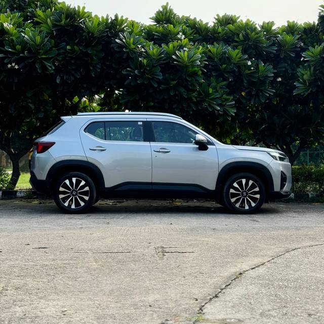 https://images10.gaadi.com/usedcar_image/4536773/original/1e4b4de7d9343cb84e24d1981e33e66d.jpg?imwidth=6401