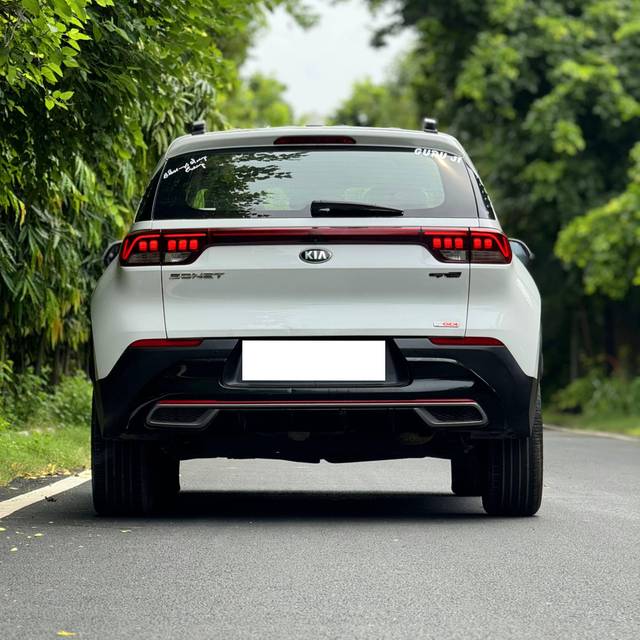 https://images10.gaadi.com/usedcar_image/4536777/original/processed_404c3c7f7a911eccef6e7563e3373b0c.jpg?imwidth=6402