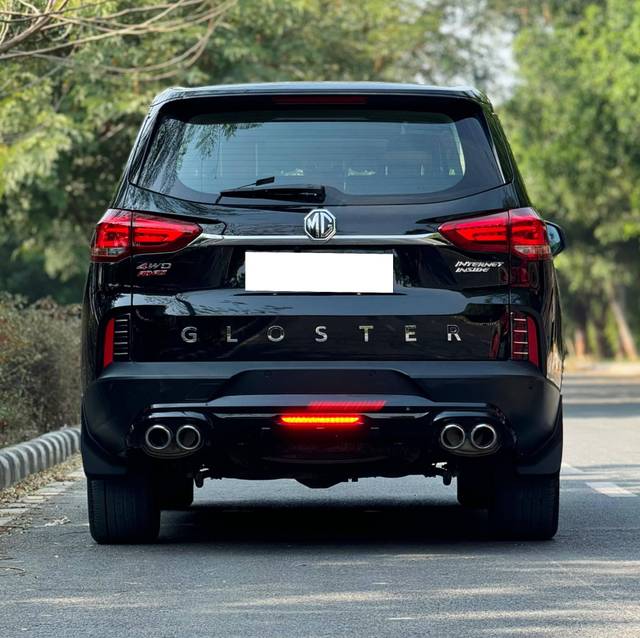 https://images10.gaadi.com/usedcar_image/4536780/original/processed_1376374bee76dd46a1e58af9be5af399.jpg?imwidth=6401