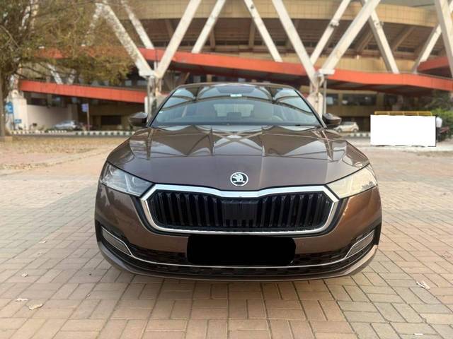 https://images10.gaadi.com/usedcar_image/4536783/original/processed_f6201051c8ffb56a62b063114c16c624.jpg?imwidth=6400