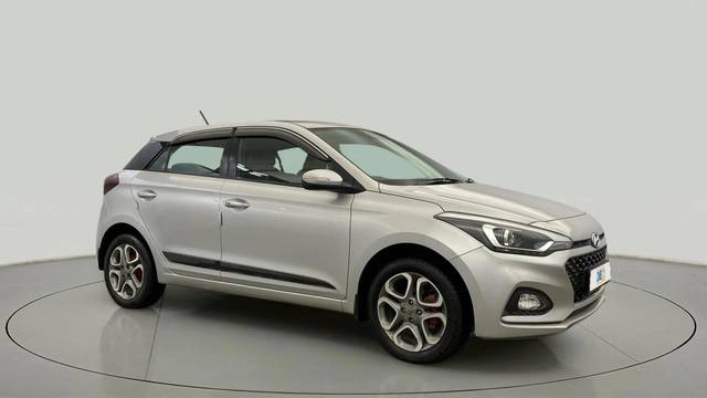 https://images10.gaadi.com/usedcar_image/4536797/original/222ac0b928cdeaea7837b24b3358e726.jpg?imwidth=6400