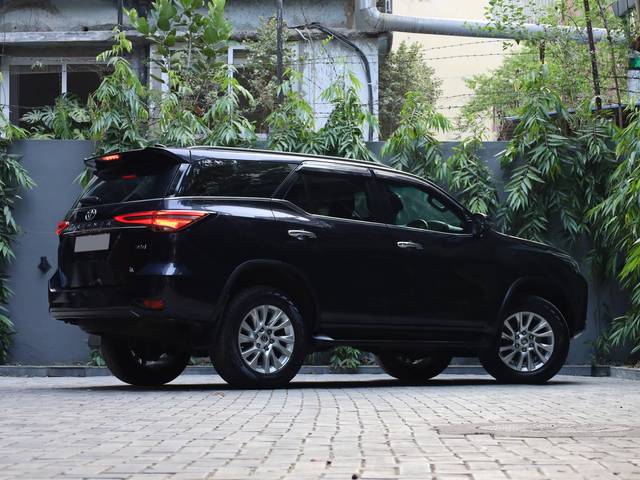 https://images10.gaadi.com/usedcar_image/4536799/original/processed_e1636318f8f7577b87ec9b01fe362e8e.jpg?imwidth=6402