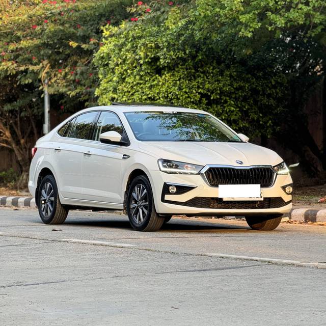 https://images10.gaadi.com/usedcar_image/4536804/original/processed_0ab9c2c8fd8cb34706a0d9b1959abe0b.jpg?imwidth=6400