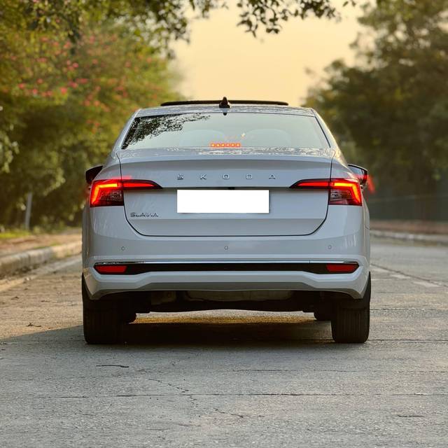 https://images10.gaadi.com/usedcar_image/4536804/original/processed_98d792ea82334d1d3c02cba1b5cba385.jpg?imwidth=6402