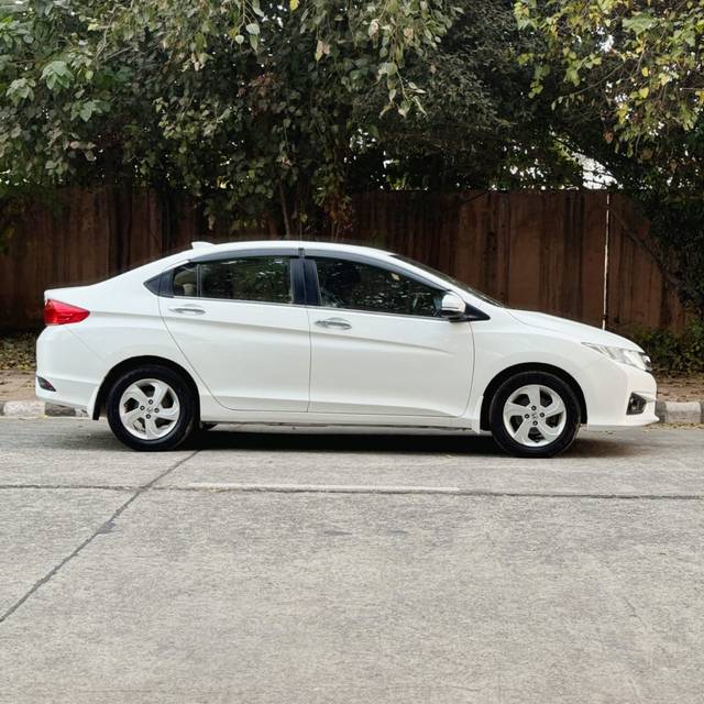 https://images10.gaadi.com/usedcar_image/4536808/original/945a32ef8055fa537980d341ac499f29.jpg?imwidth=6401