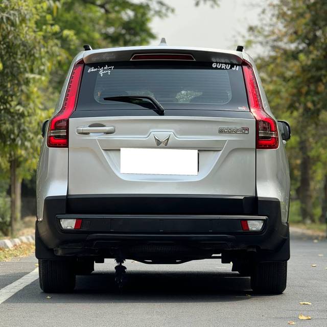 https://images10.gaadi.com/usedcar_image/4536811/original/processed_030ef4f7a124aa246ae71fb77a150572.jpg?imwidth=6402