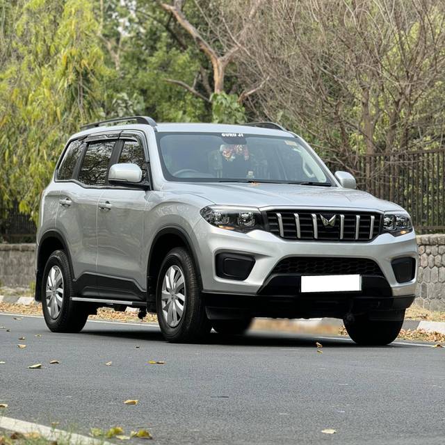 https://images10.gaadi.com/usedcar_image/4536811/original/processed_16f18a7577df2a221946ba2b52fa0532.jpg?imwidth=6400