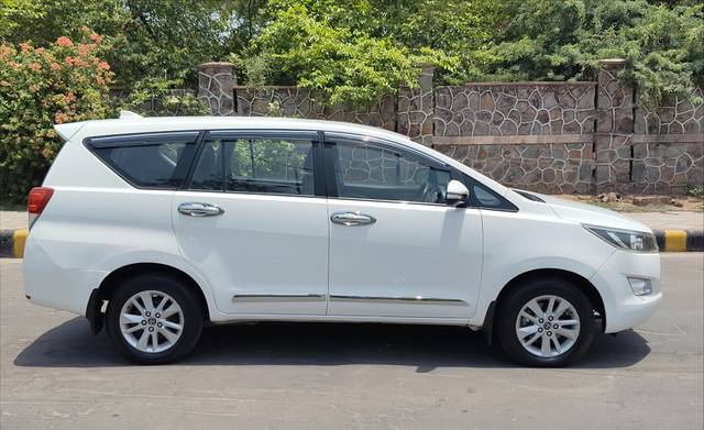 https://images10.gaadi.com/usedcar_image/4536866/original/23f309a246a5b4e5c5d3cfff07e4d370.jpg?imwidth=6401