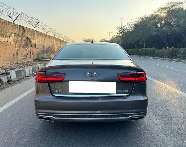 https://images10.gaadi.com/usedcar_image/4536878/original/processed_85b3502081a4a9dec6650b4870cebe2c.jpg?imwidth=6401