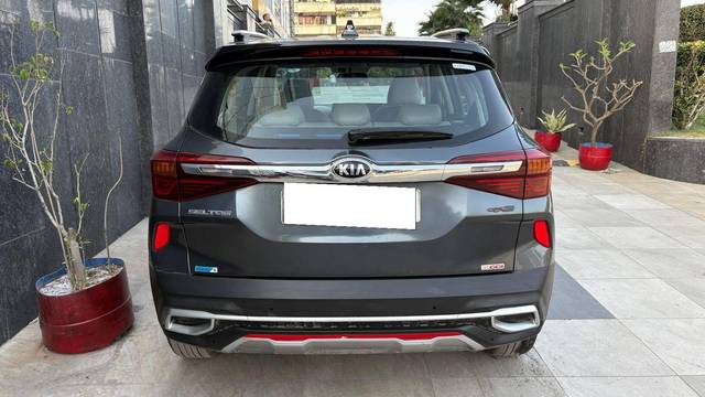 https://images10.gaadi.com/usedcar_image/4536879/original/processed_64db6c739427e674068b00ad78ceb3e5.jpg?imwidth=6402