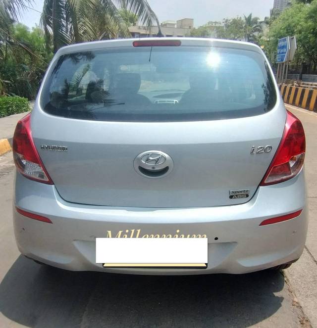 https://images10.gaadi.com/usedcar_image/4536888/original/processed_969802df39067f94385d4e2d1b36bea9.jpg?imwidth=6402