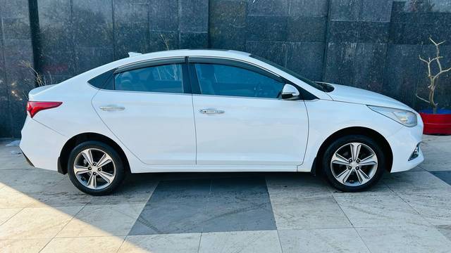 https://images10.gaadi.com/usedcar_image/4536899/original/980fd6d5ea2428ecaaa1c46472e1f43a.jpg?imwidth=6401