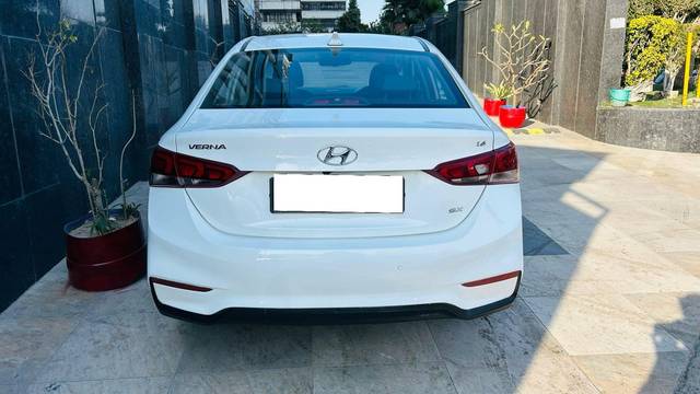 https://images10.gaadi.com/usedcar_image/4536899/original/processed_bbb589558facd515ec9d6989727986f2.jpg?imwidth=6402