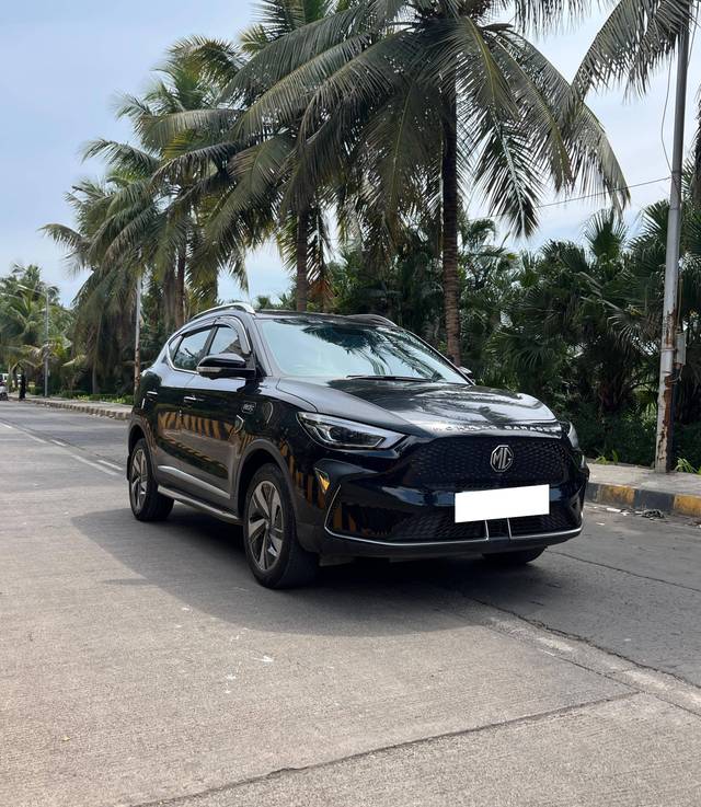 https://images10.gaadi.com/usedcar_image/4536904/original/processed_a923bafad2db86627c4ffc5f88049f03.jpeg?imwidth=6400