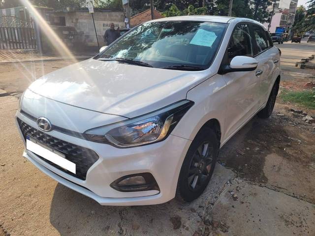 https://images10.gaadi.com/usedcar_image/4536910/original/processed_da118b1a4d3ebb94c1ce87f8bfa0aea5.jpg?imwidth=6402