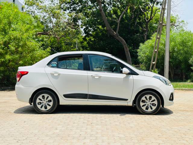 https://images10.gaadi.com/usedcar_image/4536913/original/9c59fcc1af96c49da8345ce34e3d6728.jpg?imwidth=6401