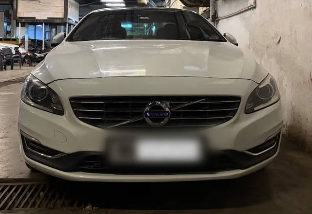 https://images10.gaadi.com/usedcar_image/4536926/original/29fa34d9-b313-417a-b7f2-17fad1d16296.?imwidth=6400